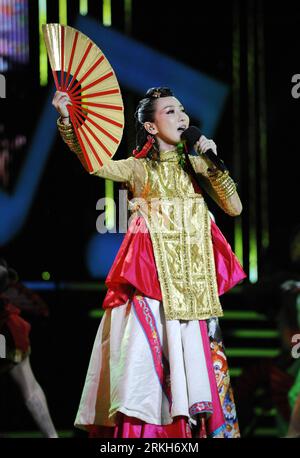 Bildnummer: 55689986  Datum: 10.08.2011  Copyright: imago/Xinhua (110810) -- SHENZHEN, Aug. 10, 2011 (Xinhua) -- Chinese singer Sa Dingding performs during the World University Student Beach Concert in Shenzhen, a city of south China s Guangdong Province, Aug. 10, 2011. The concert is part of the 2011 Universiade Youth Festival, one of the five flagship events in the 2011 China-EU Year of Youth. (Xinhua/Liang Xu) (lm) CHINA-SHENZHEN-UNIVERSIADE 2011-BEACH CONCERT (CN) PUBLICATIONxNOTxINxCHN People Kultur Musik Aktion xbs x0x 2011 hoch     Bildnummer 55689986 Date 10 08 2011 Copyright Imago XIN Stock Photo