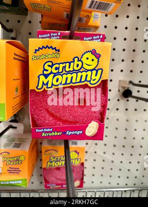 https://l450v.alamy.com/450v/2rkh7gc/scrub-mommy-sponge-on-store-shelf-2rkh7gc.jpg