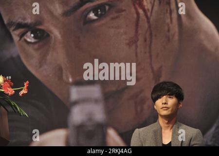 Bildnummer: 55981882  Datum: 15.09.2011  Copyright: imago/Xinhua (110915) -- BEIJING, Sept. 15, 2011 (Xinhua) -- Korean actor Won Bin attends the press conference of the premiere of the movie The Man from Nowhere in Beijing, Sept. 15, 2011. The movie will be released on Sept. 16, 2011. (Xinhua/Ji Guoqiang) (mp) CHINA-BEIJING-MOVIE-KOREAN ACTOR (CN) PUBLICATIONxNOTxINxCHN People Film Filmpremiere Premiere x0x xtm 2011 quer      55981882 Date 15 09 2011 Copyright Imago XINHUA  Beijing Sept 15 2011 XINHUA Korean Actor Won am Attends The Press Conference of The Premiere of The Movie The Man from N Stock Photo