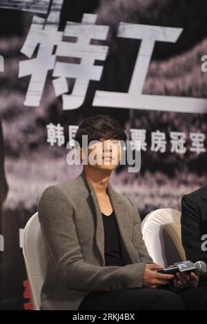 Bildnummer: 55981880  Datum: 15.09.2011  Copyright: imago/Xinhua (110915) -- BEIJING, Sept. 15, 2011 (Xinhua) -- Korean actor Won Bin attends the press conference of the premiere of the movie The Man from Nowhere in Beijing, Sept. 15, 2011. The movie will be released on Sept. 16, 2011. (Xinhua/Ji Guoqiang) (mp) CHINA-BEIJING-MOVIE-KOREAN ACTOR (CN) PUBLICATIONxNOTxINxCHN People Film Filmpremiere Premiere x0x xtm 2011 hoch      55981880 Date 15 09 2011 Copyright Imago XINHUA  Beijing Sept 15 2011 XINHUA Korean Actor Won am Attends The Press Conference of The Premiere of The Movie The Man from N Stock Photo