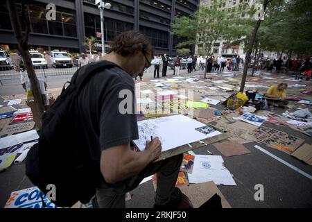 Bildnummer: 56130958  Datum: 27.09.2011  Copyright: imago/Xinhua (110927) -- NEW YORK, Sept. 27, 2011 (Xinhua) -- An artist creates in front of placards at a plaza near Wall Street in New York, the United States, on Sept. 27, 2011. After several streets around the Wall Street have been blockaded since Sept. 16, protesters pitched their tents at the Bowling Green and Battery Park to continue their demonstration. (Xinhua/Fan Xia) US-NEW YORK-WALL STREET-PROTEST PUBLICATIONxNOTxINxCHN Gesellschaft Protest USA x0x xtm premiumd 2011 quer  Bewegung besetzt die     56130958 Date 27 09 2011 Copyright Stock Photo