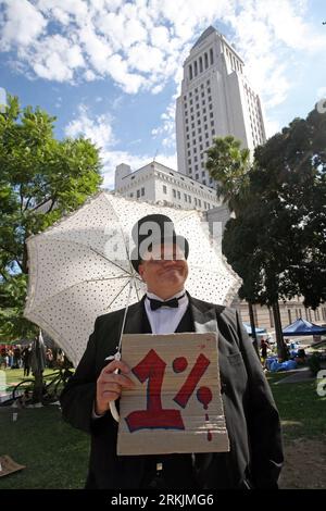 Bildnummer: 56144576  Datum: 03.10.2011  Copyright: imago/Xinhua (111004) -- -LOS ANGELES, Oct. 4, 2011 (Xinhua) -- A protester attends the Occupy Los Angeles demonstration in Los Angeles, California, the United States, Oct. 3, 2011. Rally and protest continued in downtown Los Angeles Monday to support Occupy Wall Street in New York City. (Xinhua/Ringo H.W. Chiu) (lyi) U.S.-LOS ANGELES-PROTEST PUBLICATIONxNOTxINxCHN Politik Gesellschaft USA Demo Protest Finanzkrise xjh x0x premiumd 2011 hoch  Bewegung besetzt die     56144576 Date 03 10 2011 Copyright Imago XINHUA  Los Angeles OCT 4 2011 XINHU Stock Photo