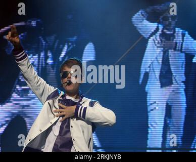 Bildnummer: 56152842  Datum: 05.10.2011  Copyright: imago/Xinhua (111006) -- RIO DE JANEIRO, Oct. 6, 2011 (Xinhua) -- Pop singer Justin Bieber performs during the Rio leg of his world tour in Rio de Janeiro, Brazil, Oct. 5, 2011. (Xinhua/Agencia Estado) (BRAZIL OUT) BRAZIL-RIO DE JANEIRO-JUSTIN BIEBER PUBLICATIONxNOTxINxCHN People Kultur Entertainment Musik Aktion x0x xtm 2011 quer premiumd      56152842 Date 05 10 2011 Copyright Imago XINHUA  Rio de Janeiro OCT 6 2011 XINHUA Pop Singer Justin Bieber performs during The Rio Leg of His World Tour in Rio de Janeiro Brazil OCT 5 2011 XINHUA Agenc Stock Photo