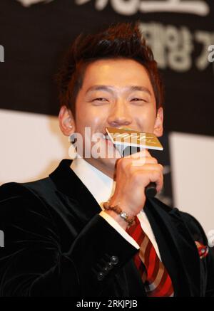 Bildnummer: 56156275  Datum: 07.10.2011  Copyright: imago/Xinhua (111007) -- SEOUL, Oct. 7, 2011 (Xinhua) -- South Korean actor and singer Jung Ji-hoon (Rain) attends a press conference for his film Soar Into the Sun during the 16th Busan International Film Festival (BIFF) in Busan, South Korea, Oct. 7, 2010. (Xinhua/Park Jin Hee) (zyw) SOUTH KOREA-SEOUL-FILM FESTIVAL-RAIN PUBLICATIONxNOTxINxCHN People Film Porträt Filmfestival PK x0x xtm 2011 hoch      56156275 Date 07 10 2011 Copyright Imago XINHUA  Seoul OCT 7 2011 XINHUA South Korean Actor and Singer Young ji Hoon Rain Attends a Press Conf Stock Photo