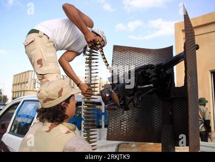 https://l450v.alamy.com/450v/2rkjtk9/bildnummer-56162822-datum-09102011-copyright-imagoxinhua-111009-bani-walid-oct-9-2011-xinhua-soldiers-of-libya-s-national-transitional-council-ntc-prepare-for-the-battle-with-gaddafi-loyalists-in-bani-walid-libya-oct-9-2011-the-head-of-the-ruling-libyan-national-transitional-council-ntc-mustafaabdeljalil-said-sunday-that-it-is-possible-to-end-the-battles-next-week-in-bani-walid-andsirte-the-only-remaining-strongholds-of-fallen-leader-muammargaddafi-xinhuahamza-turkia-libya-bani-walid-battle-publicationxnotxinxchn-politik-gesellschaft-krieg-brgerkrieg-militr-2rkjtk9.jpg