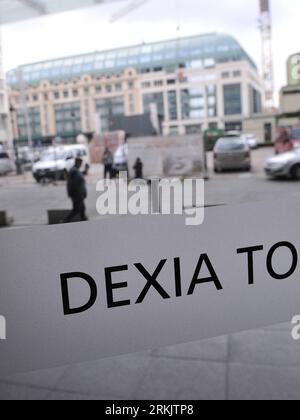 Bildnummer: 56163356  Datum: 10.10.2011  Copyright: imago/Xinhua (111010) -- BRUSSELS, Oct. 10, 2011 (Xinhua) -- Logo of Dexia bank is pictured at his headquarters in Brussels, capital of Belgium on Oct. 10, 2011. Belgian Prime Minister YvesLeterme said early Monday his government will take complete control of the Belgian branch of the Dexia bank, which has been victimized by sovereign debt problems. The Belgian government would spend a reasonable amount of 4 billion euros (about 5.3 billion U.S. dollars) for the action. (Xinhua/Wu Wei) BELGIUM-BANKING-DEXIA-NATIONALISATION PUBLICATIONxNOTxINx Stock Photo