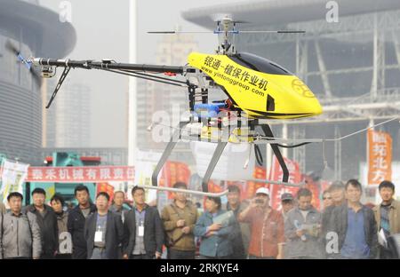 Bildnummer: 56173342  Datum: 13.10.2011  Copyright: imago/Xinhua (111013) -- HARBIN, Oct. 13, 2011 (Xinhua) -- Photo taken on Oct. 13, 2011 shows an unmanned helicopter for plant protection displayed at the 2011 Agricultural Fair in Harbin, capital of northeast China s Heilongjiang Province. Over 800 companies took part in the fair, which kicked off here Thursday, to present their various kinds of agricultural products. (Xinhua/Zhang Qingyun) CHINA-HEILONGJIANG-HARBIN-ARICULTURAL FAIR (CN) PUBLICATIONxNOTxINxCHN Wirtschaft Messe Landwirtschaft Landwirtschaftsmesse Pflanzenschutz Überwachung Dr Stock Photo