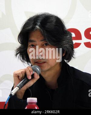 Bildnummer: 56178372  Datum: 14.10.2011  Copyright: imago/Xinhua (111014) -- SEOUL, Oct. 14, 2011 (Xinhua) -- Flash Forward Jury Jeon Soo-il answers questions during the 16th Busan International Film Festival (BIFF) Closing Press Conference in Busan, South Korea, on Oct. 14, 2011. BIFF will be closed here on Friday. (Xinhua/He Lulu) (lr) SOUTH KOREA-BUSAN-BIFF-CLOSING PUBLICATIONxNOTxINxCHN People Film Entertainment Filmfestspiele Porträt x0x xtm 2011 quadrat      56178372 Date 14 10 2011 Copyright Imago XINHUA  Seoul OCT 14 2011 XINHUA Flash FORWARD Jury Jeon Soo Il Answers Questions during T Stock Photo