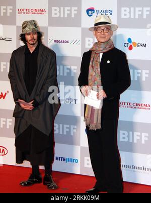 Bildnummer: 56179667  Datum: 14.10.2011  Copyright: imago/Xinhua (111014) -- BUSAN, Oct. 14, 2011 (Xinhua) -- Chinese director Yang Fan (R) and Japanese actor Joe Odagiri pose for photos during the closing ceremony of the 16th Busan International Film Festival (IFF) in Busan, Oct. 14, 2011. (Xinhua/He Lulu) (dtf) SOUTH KOREA-BUSAN-IFF CLOSING CEREMONY PUBLICATIONxNOTxINxCHN People Entertainment Film Filmfestspiele BIFF x0x xst 2011 hoch      56179667 Date 14 10 2011 Copyright Imago XINHUA  Busan OCT 14 2011 XINHUA Chinese Director Yang supporter r and Japanese Actor Joe Odagiri Pose for Photos Stock Photo
