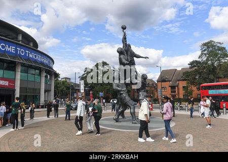 Fans begin to arrive ahead of the International match South Africa vs New Zealand at Twickenham Stadium, Twickenham, United Kingdom. 25th Aug, 2023. (Photo by Mike Jones/News Images) in, on 8/25/2023. (Photo by Mike Jones/News Images/Sipa USA) Credit: Sipa USA/Alamy Live News Stock Photo