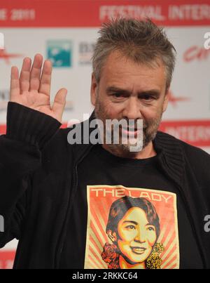 Bildnummer: 56223994  Datum: 27.10.2011  Copyright: imago/Xinhua (111027) -- ROME, Oct. 27, 2011 (Xinhua)-- French director Luc Besson poses during the photo-call for the film The Lady at the 6th International Rome Film Festival in Rome, Italy, Oct. 27, 2011. The Lady by Luc Besson opened the 6th International Rome Film Festival on Thursday. (Xinhua/Wang Qingqin) (wf) ITALY-ROME-FILM FESTIVAL- THE LADY -LUC BESSON PUBLICATIONxNOTxINxCHN People Film Kultur Entertainment Filmfestival Porträt x0x xtm 2011 hoch      56223994 Date 27 10 2011 Copyright Imago XINHUA  Rome OCT 27 2011 XINHUA French Di Stock Photo