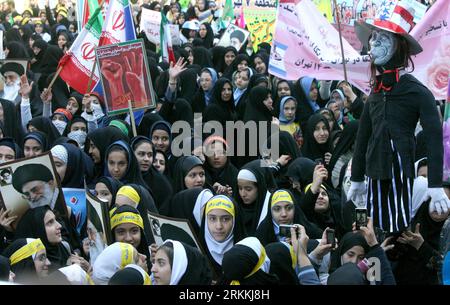 Bildnummer: 56248363  Datum: 04.11.2011  Copyright: imago/Xinhua (111104) -- TEHRAN, Nov. 4, 2011 (Xinhua) -- Students take part in a rally marking the 32nd anniversary of the seizure of the U.S. Embassy in downtown Tehran, Iran, Nov. 4, 2011. Iranians on Friday marked the anniversary of the seizure of the U.S. embassy in Tehran by Iranian students 32 years ago. The United States cut diplomatic relations with Iran on April 7, 1980, after a group of Iranian students seized the U.S. embassy in Tehran and captured some 60 U.S. diplomats in 1979. In the hostage crisis, 52 of the U.S. diplomats wer Stock Photo