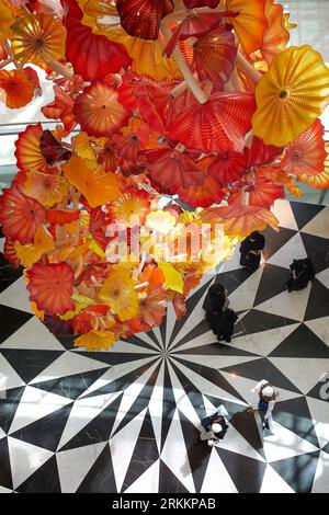 Ornamental  glass sculpture and floor tiling. 360 Mall, Kuweit City, Kuwait. Architect: CRTKL, 2021. Stock Photo