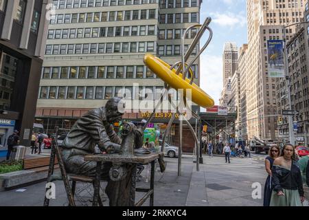 New York, USA - July 20th, 2023: The big button and the Garment Worker sculptures in the garment district neighborhood, Manhattan, New York. Stock Photo