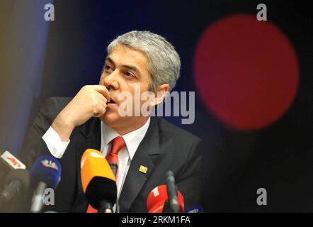 Bildnummer: 56359629  Datum: 25.03.2011  Copyright: imago/Xinhua (111121) -- BRUSSELS, (Xinhua) -- File photo taken on March 25, 2011 shows former Portuguese Prime Minister Jose Socrates attending a press conference after the conclusion of the EU Summit in Brussels, capital of Belgium. Within less than two years, Europe saw the a string of its governments fell like bowling pins - and all but the five so-called PIIGS (Portugal, Ireland, Italy, Greece and Spain) countries, which were considered weaker economically following the financial crisis, were on the victims list. ((Xinhua/Wu Wei) (Go Wit Stock Photo