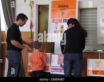 Bildnummer: 56476100  Datum: 26.11.2011  Copyright: imago/Xinhua (111126) -- WELLINGTON, Nov. 26, 2011 (Xinhua) -- Voters cast ballots at a polling station in Wellington, New Zealand, Nov. 26, 2011. New Zealand on Saturday held parliamentary elections. (Xinhua/Liu Jieqiu) (zcc) NEW ZEALAND-PARLIAMENTARY ELECTIONS PUBLICATIONxNOTxINxCHN Politik Wahl Parlamentswahl xda x0x premiumd 2011 quer      56476100 Date 26 11 2011 Copyright Imago XINHUA  Wellington Nov 26 2011 XINHUA Voters Cast Ballots AT a Polling Station in Wellington New Zealand Nov 26 2011 New Zealand ON Saturday Hero Parliamentary E Stock Photo