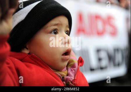 Bildnummer: 56541338  Datum: 01.12.2011  Copyright: imago/Xinhua (111201) -- ISTANBUL, Dec. 1, 2011 (Xinhua) -- A kid stands among as they march along the streets to mark the World AIDS Day in Istanbul, Turkey, Dec. 1, 2011. The World Health Organization, which declared Dec. 1 as the World AIDS Day in 1988, leads worldwide campaigns against the HIV and AIDS and plans and implements programmes that seek to fight the scourge. (Xinhua/Ma Yan) (msq) TURKEY-ISTANBUL-AIDS DAY PUBLICATIONxNOTxINxCHN Gesellschaft Gedenken AIDS HIV Weltaidstag Welt Tag xns x0x 2011 quer Highlight premiumd     56541338 Stock Photo