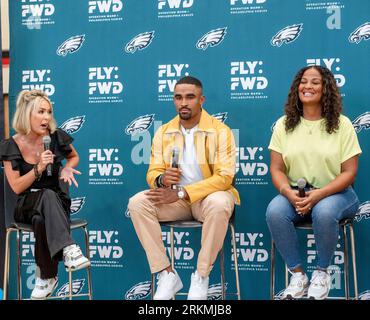 Joe Thomas of NFL Network on set prior to an NFL football game between the Cincinnati  Bengals and Jacksonville Jaguars, Thursday, Sept. 30, 2021, in Cincinnati.  (AP Photo/Emilee Chinn Stock Photo - Alamy