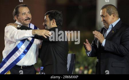 Bildnummer: 56854286  Datum: 10.01.2012  Copyright: imago/Xinhua (120111) -- MANAGUA, Jan. 11, 2012 (Xinhua) -- Nicaraguan re-elected President Daniel Ortega (L) greets Iranian President Mahmoud Ahmadinejad (C) with Venezuelan President Hugo Chavez (R) standing by during Ortega s swearing-in ceremony in Managua, Nicaragua, Jan. 10, 2012. (Xinhua/Nicaraguan Presidential Office) NICARAGUA-ORTEGA-INAUGURATION PUBLICATIONxNOTxINxCHN People Politik xjh x0x premiumd 2012 quer      56854286 Date 10 01 2012 Copyright Imago XINHUA  Managua Jan 11 2012 XINHUA Nicaraguans right Elected President Daniel O Stock Photo