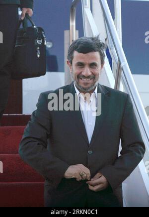 Bildnummer: 56886314  Datum: 14.01.2012  Copyright: imago/Xinhua (120114) -- TEHRAN, Jan. 14, 2012 (Xinhua) -- Iranian President Mahmoud Ahmadinejad arrives at Mehrabad airport in Tehran on Jan. 14, 2012. Mahmoud Ahmadinejad returned to Iran on Saturday after his Latin America tour to Venezuela, Nicaragua, Cuba and Ecuador. (Xinhua/Ahmad Halabisaz) (zf) IRAN-TEHRAN-AHMADINEJAD-RETURN PUBLICATIONxNOTxINxCHN People Politik Porträt premiumd xns x0x 2012 hoch      56886314 Date 14 01 2012 Copyright Imago XINHUA  TEHRAN Jan 14 2012 XINHUA Iranian President Mahmoud Ahmadinejad arrives AT Mehrabad Ai Stock Photo