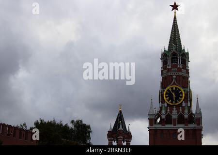 Moscow, Russia. 24th Aug, 2023. The Spasskaya Tower of the Moscow Kremlin overlooks the Red Square in Moscow, which was closed the day after the head of the Russian private military company 'Wagner,' Yevgeny Prigozhin, died in a plane crash. The crash sparked various theories about who was responsible for Prigozhin's death. He was a person who had staged a short-lived military coup in Russia two months prior. In an odd coincidence, Prigozhin's business jet was downed on the same date that his private military group had rebelled. Credit: SOPA Images Limited/Alamy Live News Stock Photo