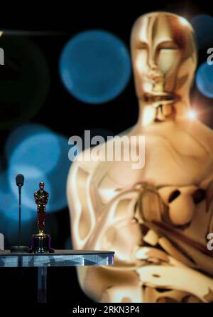 Bildnummer: 56955536  Datum: 24.01.2012  Copyright: imago/Xinhua (120124) -- BEVERLY HILLS, Jan. 24, 2012 (Xinhua) -- An Oscar statuette is seen at the Academy s Samuel Goldwyn Theater where the nominations of the 84th Academy Awards were announced in Beverly Hills, California, Jan. 24, 2012. The Oscar ceremony is scheduled for Feb. 26 in Hollywood. (Xinhua/Yang Lei) (djj) US-BEVERLY HILLS-OSCAR-NOMINATIONS PUBLICATIONxNOTxINxCHN Kultur Entertainment People Film 83. Annual Academy Awards Oscar Oscars Hollywood Nominierung Präsentation x0x xst 2012 hoch Aufmacher premiumd      56955536 Date 24 Stock Photo