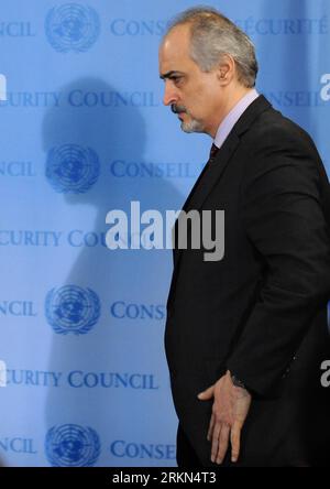Bildnummer: 56975758  Datum: 27.01.2012  Copyright: imago/Xinhua (120128) -- NEW YORK, Jan. 28, 2012 (Xinhua) -- Syrian Permanent Representative to the United Nations Bashar Ja afari is ready to speak to media after a Security Council consultation at the UN headquarters in New york, the United States, Jan. 27, 2012. The UN Security Council on Friday met behind closed doors to discuss a Western-Arab draft resolution on Syria with the 15-nation UN body still divided on the situation of the Middle East country.(Xinhua/Shen Hong)(zcc) U.S.-NEW YORK-UN-SECURITY COUNCIL-SYRIA PUBLICATIONxNOTxINxCHN Stock Photo