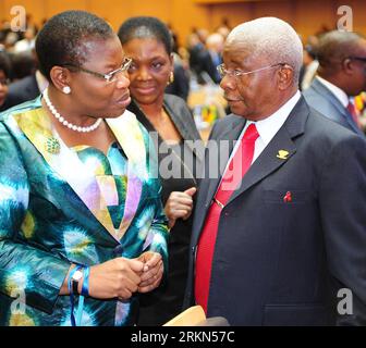 Bildnummer: 56983605  Datum: 29.01.2012  Copyright: imago/Xinhua (120129) -- ADDIS ABABA, Jan. 29, 2012 (Xinhua) -- Mozambican President Armando Guebuza (R) attends the 18th African Union (AU) Summit in Addis Ababa, capital of Ethiopia, on Jan. 29, 2012. The 18th African Union (AU) summit opened on Sunday in the Ethiopian capital of Addis Ababa, as African leaders gathered with the theme of Boosting Intra-African Trade. (Xinhua/Ding Haitao) (lr) ETHIOPIA-ADDIS ABABA-18TH AU SUMMIT PUBLICATIONxNOTxINxCHN People Politik Gipfel Gipfeltreffen Afrikanische Union x0x xst premiumd 2012 quadrat      5 Stock Photo