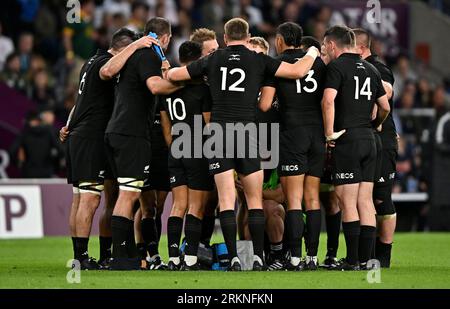 Twickenham, United Kingdom. 25th Aug, 2023. New Zealand V South Africa 2023 Rugby World Cup warm up match for the Qatar Airways Cup. Twickenham Stadium. Twickenham. The New Zealand team huddle during the New Zealand V South Africa 2023 Rugby World Cup warm up match for the Qatar Airways Cup. Credit: Sport In Pictures/Alamy Live News Stock Photo