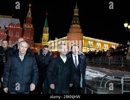 Bildnummer: 57209855  Datum: 04.03.2012  Copyright: imago/Xinhua (120304) -- MOSCOW, March 4, 2012 (Xinhua) -- Russian President Dmitry Medvedev (2nd L) walks with Russia s presidential candidate and incumbent Prime Minister Vladimir Putin (1st L) as they attend a gathering in Moscow, March 4, 2012. (Xinhua/RIA Novosti) (zx) RUSSIA-MOSCOW-PUTIN-MEDVEDEV-GATHERING PUBLICATIONxNOTxINxCHN People Politik Wahl Präsidentschaftswahl premiumd xbs x0x 2012 quer      57209855 Date 04 03 2012 Copyright Imago XINHUA  Moscow March 4 2012 XINHUA Russian President Dmitry Medvedev 2nd l Walks With Russia S Pr Stock Photo