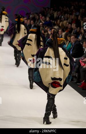 Bildnummer: 57382713  Datum: 12.03.2012  Copyright: imago/Xinhua (120313) -- TORONTO, March 13, 2012 (Xinhua) -- Models display creations in the first day of World MasterCard Fashion Week Fall 2012 at David Pecaut Square in Toronto, Canada, March 12, 2012. The 5-day fashion week will showcase collections by over 60 designers from Canada and abroad. (Xinhua/Zou Zheng) (zw) CANADA-TORONTO-FASHION WEEK PUBLICATIONxNOTxINxCHN Entertainment Mode Fashion Modenschau Modewoche xrj x0x Kultur 2012 hoch Highlight premiumd kurios Komik      57382713 Date 12 03 2012 Copyright Imago XINHUA  Toronto March 1 Stock Photo