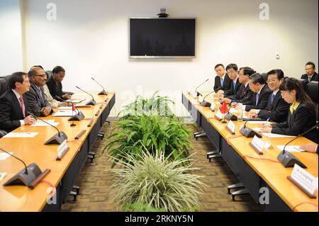 Bildnummer: 57690442  Datum: 27.03.2012  Copyright: imago/Xinhua (120327) -- PORT OF SPAIN, March 27, 2012 (Xinhua) -- Wang Zhaoguo (2nd R), vice chairman of China s Standing Committee of the National People s Congress, talks with Timothy Hamel-Smith (1st L), President of the Senate and Wade Mark (2nd L), Speaker of the House of Representatives of Trinidad and Tobago during a meeting in Port of Spain, Trinidad and Tobago, March 26, 2012. (Xinhua/Weng Xinyang) (axy) TRINIDAD AND TOBAGO-CHINA-WANG ZHAOGUO-VISIT PUBLICATIONxNOTxINxCHN People Politik x0x xst 2012 quer      57690442 Date 27 03 2012 Stock Photo