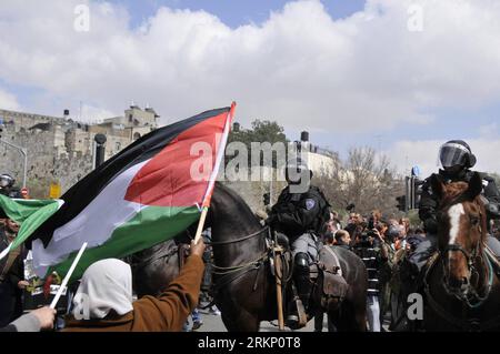 Bildnummer: 57781685  Datum: 30.03.2012  Copyright: imago/Xinhua (120330) -- JERUSALEM, March 30, 2012 (Xinhua) -- Israeli police officers on horseback guard during Land Day rally in Jerusalem March 30, 2012. Palestinian demonstrators marking the 36th anniversary of the Land Day on Friday in the West Bank and the Gaza Strip clashed with the Israeli security forces, leaving dozens wounded, medics said. (Xinhua/Yuan Zhenyu)(zx) MIDEAST-JERUSALEM-LAND DAY-CLASH PUBLICATIONxNOTxINxCHN Politik Demo Protest Tag des Bodens Ausschreitungen xjh x0x premiumd 2012 quer      57781685 Date 30 03 2012 Copyr Stock Photo