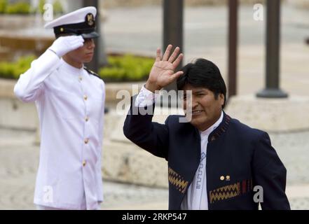 Bildnummer: 57896128  Datum: 14.04.2012  Copyright: imago/Xinhua (120414) -- CARTAGENA, April 14, 2012 (Xinhua) -- Bolivian President Evo Morales arrives to attend the opening ceremony of the Sixth Summit of the Americas in Cartagena, Colombia, April 14, 2012. The Sixth Summit of the Americas, a gathering of heads of state and government from the Western Hemisphere, opened in Colombia s Caribbean resort city of Cartagena on Saturday. (Xinhua/David de la Paz) COLOMBIA-CARTAGENA-SUMMIT OF THE AMERICAS-OPENING CEREMONY PUBLICATIONxNOTxINxCHN Gipfel Amerika People Politik premiumd xsp x0x 2012 que Stock Photo