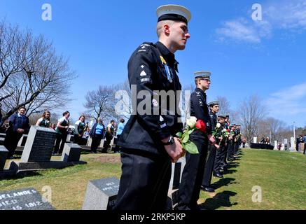 Bildnummer: 57898057  Datum: 15.04.2012  Copyright: imago/Xinhua (120415) -- HALIFAX, April 15, 2012 (Xinhua) -- Soldiers participate in the commemoration at the Fairview Lawn Cemetery in Halifax, Canada, April 15, 2012. Halifax, a port city located on the eastern coast of Canada, has an intricate connection between the unsinkable Titanic. The initial search and rescue efforts for survivors were launched from Halifax. Today, there are 150 Titanic victims rested at the Fairview Lawn, Mount Olivet and Baron de Hirch cemeteries in Halifax. (Xinhua/Wang Lei) CANADA-HALIFAX-TITANIC-COMMEMORATION PU Stock Photo