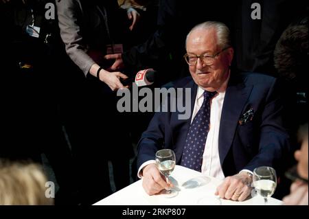 Bildnummer: 57922146  Datum: 22.04.2012  Copyright: imago/Xinhua (120423) -- PARIS, April 23, 2012 (Xinhua) -- Jean-Marie Le Pen attends the supporters rally of her daughter, National Front candidate Marine Le Pen, after the first round of the 2012 French presidential election in Paris, France, April 22, 2012.    (Xinhua/Etienne Laurent) FRANCE-PARIS-PRESIDENTIAL ELECTION-FIRST ROUND PUBLICATIONxNOTxINxCHN People Politik Wahl Präsidentschaftswahl premiumd xbs x1x 2012 quer Highlight     57922146 Date 22 04 2012 Copyright Imago XINHUA  Paris April 23 2012 XINHUA Jean Marie Le Pen Attends The Su Stock Photo