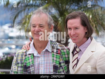 Bildnummer: 57995608  Datum: 16.05.2012  Copyright: imago/Xinhua (120516) -- CANNES, May 16, 2012 (Xinhua) -- US actor Bill Murray (L) and director Wes Anderson pose during the photocall of Moonrise Kingdom at the 65th Cannes film festival in Cannes, southern France, May 16, 2012. The festival kicked off here on Wednesday. (Xinhua/Gao Jing) FRANCE-CANNES-FILM FESTIVAL-PHOTOCALL-MOONRISE KINGDOM PUBLICATIONxNOTxINxCHN Kultur Entertainment People Film 65. Internationale Filmfestspiele Cannes Photocall x0x xst 2012 quer Aufmacher premiumd      57995608 Date 16 05 2012 Copyright Imago XINHUA  Cann Stock Photo