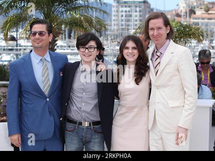 Bildnummer: 57995609  Datum: 16.05.2012  Copyright: imago/Xinhua (120516) -- CANNES, May 16, 2012 (Xinhua) -- (L-R) US scriptwriter Roman Coppola, US actor Jared Gilman, actress Kara Hayward and US director Wes Anderson pose during the photocall of Moonrise Kingdom at the 65th Cannes film festival in Cannes, southern France, May 16, 2012. The festival kicked off here on Wednesday. (Xinhua/Gao Jing) FRANCE-CANNES-FILM FESTIVAL-PHOTOCALL-MOONRISE KINGDOM PUBLICATIONxNOTxINxCHN Kultur Entertainment People Film 65. Internationale Filmfestspiele Cannes Photocall x0x xst 2012 quer Aufmacher premiumd Stock Photo