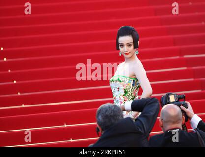 Bildnummer: 57996361  Datum: 16.05.2012  Copyright: imago/Xinhua (120516) -- CANNES, May 16, 2012 (Xinhua) -- Chinese actress Fan Bingbing poses on the red carpet during the opening ceremony of the 65th Cannes Film Festival in Cannes, southern France, May 16, 2012. The festival kicked off here on Wednesday. (Xinhua/Gao Jing) FRANCE-CANNES-FILM FESTIVAL-OPENING PUBLICATIONxNOTxINxCHN People Kultur Entertainment Film Filmfestival Festival Filmfestspiele 65 Cannes Pressetermin Premiere Filmpremiere Porträt xdp x0x 2012 quer premiumd      57996361 Date 16 05 2012 Copyright Imago XINHUA  Cannes May Stock Photo