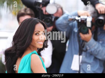 Bildnummer: 58003525  Datum: 18.05.2012  Copyright: imago/Xinhua (120518) -- CANNES, May 18, 2012 (Xinhua) -- US actress Jada Pinkett Smith poses for photos during a photocall for American film Madagascar 3: Europe s Most Wanted at the 65th Cannes Film Festival, southern France, May 18, 2012. (Xinhua/Gao Jing) (zy) FRANCE-CANNES-MADAGASCAR 3 PUBLICATIONxNOTxINxCHN Kultur Entertainment People Film 65. Internationale Filmfestspiele Cannes Photocall xcb x0x 2012 quer      58003525 Date 18 05 2012 Copyright Imago XINHUA  Cannes May 18 2012 XINHUA U.S. actress Jada Pinkett Smith Poses for Photos du Stock Photo