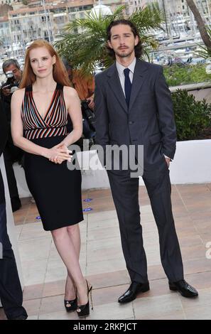 Bildnummer: 58005880  Datum: 19.05.2012  Copyright: imago/Xinhua (120519) -- CANNES, May 19, 2012 (Xinua) -- Shia Labeouf (R) and Jessica Chastain, cast members of the film Lawless , pose for photos during a photocall at the 65th Cannes Film Festival, in Cannes, southern France, May 19, 2012. (Xinhua/Ye Pingfan) (dzl) FRANCE-CANNES FILM FESTIVAL-PHOTOCALL-LAWLESS PUBLICATIONxNOTxINxCHN People Kultur Entertainment Film Filmfestival Filmfestspiele 65 xda x0x premiumd 2012 hoch      58005880 Date 19 05 2012 Copyright Imago XINHUA  Cannes May 19 2012 Xinua Shia LaBeouf r and Jessica Chastain Cast Stock Photo