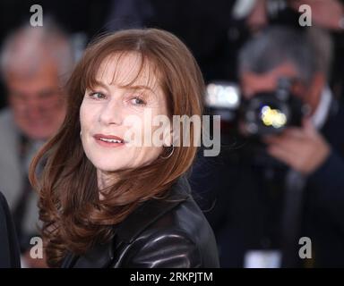 Bildnummer: 58009126  Datum: 20.05.2012  Copyright: imago/Xinhua (120520) -- CANNES, May 20, 2012 (Xinhua) -- French actress Isabelle Huppert poses during a photocall for French film Amour(Love) at the 65th Cannes Film Festival, southern France, May 20, 2012. Amour(Love) will compete with the other 21 feature films for 2012 Golden Palm (Palme d Or), the most prestigious award of the Cannes International Film Festival. (Xinhua/Gao Jing) (zyw) FRANCE-CANNES-FILM FESTIVAL-PHOTOCALL-AMOUR PUBLICATIONxNOTxINxCHN Kultur Entertainment People Film 65. Internationale Filmfestspiele Cannes Porträt x0x x Stock Photo