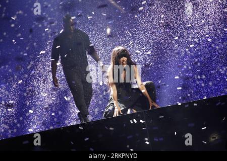 Bildnummer: 58036775  Datum: 26.05.2012  Copyright: imago/Xinhua (120527) -- BAKU, May 27, 2012 (Xinhua) -- Loreen (Front) of Sweden, the winner of the Eurovision 2012, performs at the Grand Final of the Eurovision song contest in Baku, May 27, 2012. (Xinhua) (dtf) AZERBAIJAN-MUSIC-EUROVISION PUBLICATIONxNOTxINxCHN Entertainment Kultur People Musik Eurovision Song Contest Songcontest ESC Grand Prix xdp x0x premiumd 2012 quer      58036775 Date 26 05 2012 Copyright Imago XINHUA  Baku May 27 2012 XINHUA Loreen Front of Sweden The Winner of The Eurovision 2012 performs AT The Grand Final of The E Stock Photo