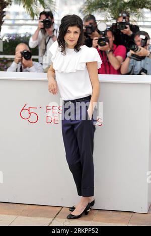 (120527) -- CANNES, May 27, 2012 (Xinhua) -- French actress Audrey Tautou poses during the photocall of Therese Desqueyroux presented out of competition at the 65th Cannes Film Festival, in Cannes, southern France, May 27, 2012. The film directed by Claude Miller who died on April 4, 2012, was chosen to close this year s festival. (Xinhua/Ye Pingfan) FRANCE-CANNES-FILM FESTIVAL-THERESE DESQUEYROUX-PHOTOCALL PUBLICATIONxNOTxINxCHN   120527 Cannes May 27 2012 XINHUA French actress Audrey Tautou Poses during The photo call of Therese Desqueyroux presented out of Competition AT The 65th Cannes Fil Stock Photo