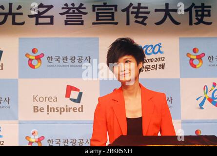 Bildnummer: 58125608  Datum: 20.06.2012  Copyright: imago/Xinhua (120620) -- SEOUL, June 20, 2012 (Xinhua) -- Chinese singer Li Yuchun attends an appointment ceremony held by Korean Tourism Organization in Seoul, South Korea, June 20, 2012. Li Yuchun is appointed on Wednesday as the new ambassador of Korean Tourism Organization to boost South Korean tourism in the market of Chinese mainland. (Xinhua/Yao Qilin) (srb) SOUTH KOREA-SEOUL-TOURISM AMBASSADOR-APPOINTMENT-LI YUCHUN PUBLICATIONxNOTxINxCHN People Kultur Musik xbs x0x 2012 quer      58125608 Date 20 06 2012 Copyright Imago XINHUA  Seoul Stock Photo