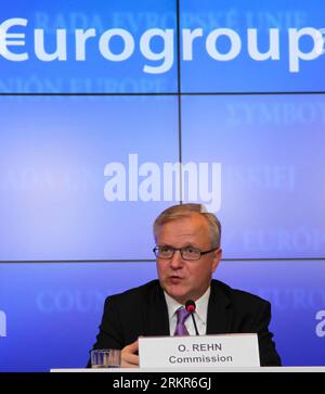 Bildnummer: 58133986  Datum: 21.06.2012  Copyright: imago/Xinhua (120621) -- LUXEMBOURG, June 21, 2012 (Xinhua) -- European Economic and Monetary Affairs Commissioner Olli Rehn attends a joint press conference with Luxembourg Prime Minister and Eurogroup President Jean-Claude Juncker (not pictured) and International Monetary Fund (IMF) Managing Director Christine Lagarde (not pictured) after a Eurogroup finance ministers meeting in Luxembourg, on June 21, 2012. (Xinhua/Yan Ting) LUXEMBOURG-EUROGROUP-FINANCE-PRESS CONFERENCE PUBLICATIONxNOTxINxCHN People Politik Finanzminister Finanzministertre Stock Photo
