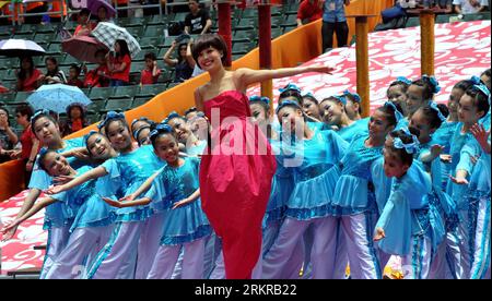 Bildnummer: 58168049  Datum: 01.07.2012  Copyright: imago/Xinhua (120701) -- HONG KONG, July 1, 2012 (Xinhua) -- Hong Kong singer Joey Yung performs during a variety performance celebrating the 15th anniversary of Hong Kong s return to the motherland in Hong Kong, south China, July 1, 2012. (Xinhua/Lo Ping Fai) CHINA-HONG KONG-15TH ANNIVERSARY-VARIETY PERFORMANCE (CN) PUBLICATIONxNOTxINxCHN Gesellschaft Hongkong Jubiläum Jahrestag Rückgabe premiumd xbs x0x 2012 quer      58168049 Date 01 07 2012 Copyright Imago XINHUA  Hong Kong July 1 2012 XINHUA Hong Kong Singer Joey Yung performs during a V Stock Photo