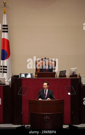 Bildnummer: 58173992  Datum: 02.07.2012  Copyright: imago/Xinhua (120703) -- SEOUL, July 3, 2012 (Xinhua) -- South Korean President Lee Myung-bak (bottom) speaks during the first plenary session of the 19th National Assembly in Seoul, South Korea, July 2, 2012. (Xinhua/Park Jin hee)(zcc) SOUTH KOREA-SEOUL-19TH NATIONAL ASSEMBLY PUBLICATIONxNOTxINxCHN People Politik Südkorea xjh x0x premiumd 2012 hoch      58173992 Date 02 07 2012 Copyright Imago XINHUA  Seoul July 3 2012 XINHUA South Korean President Lee Myung Bak Bottom Speaks during The First Plenary Session of The 19th National Assembly in Stock Photo