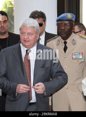 Bildnummer: 58278777  Datum: 25.07.2012  Copyright: imago/Xinhua (120725) -- DAMASCUS, July 25, 2012 (Xinhua) -- The UN Under-Secretary-General for Peacekeeping Operations Herve Ladsous (L), and Gen. Babacar Gaye (R), the new head of the UN Supervision Mission in Syria, walk for a press conference in Damascus, Syria on 25 July 2012. (Xinhua/Hazim) (bxq) SYRIA-DAMASCUS-UN-PRESS CONFERENCE PUBLICATIONxNOTxINxCHN People Politik premiumd xbs x0x 2012 hoch      58278777 Date 25 07 2012 Copyright Imago XINHUA  Damascus July 25 2012 XINHUA The UN Under Secretary General for Peacekeeping Operations He Stock Photo