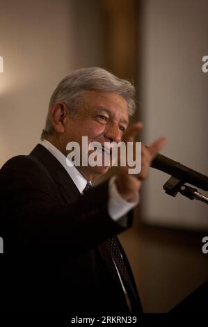 Bildnummer: 58283483  Datum: 26.07.2012  Copyright: imago/Xinhua (120727) -- MEXICO CITY, July 27, 2012 (Xinhua) -- Leftist Mexican presidential candidate Andres Manuel Lopez Obrador attends a press conference in Mexico City, capital of Mexico, on July 26, 2012. Andres Manuel Lopez Obrador presented alleged evidence on Thursday, as part of a demand against Enrique Pena Nieto, presidential candidate of the Institutional Revolutionary Party and virtual winner of the presidential election, for allegedly using illegally obtained money to finance his election campaign. (Xinhua/Rodrigo Oropeza) (dzl Stock Photo